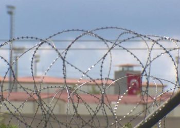 Evlerinden uzaktaki cezaevlerinde kalanlar aileleriyle görüşemiyor
